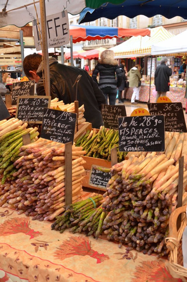 asparagus in beaune market